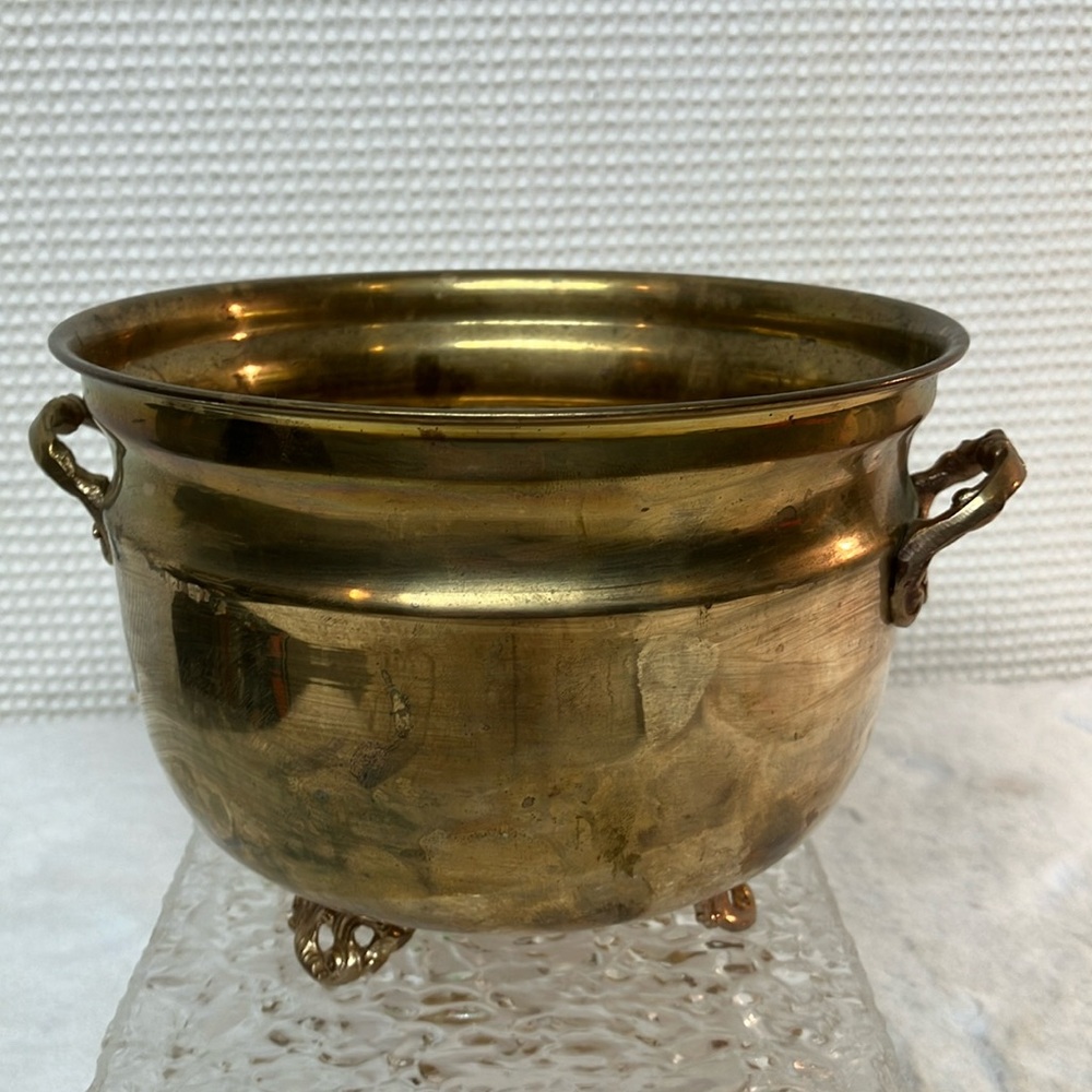 Brass cauldron pot
